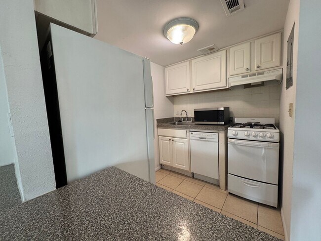 Building Photo - 139 Oyster Bay Cir