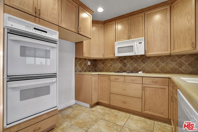 Building Photo - 14101 Dickens St