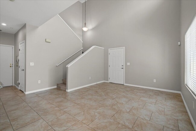 Building Photo - FABULOUS 2 STORY TOWNHOME!