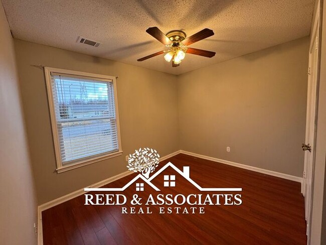 Building Photo - 3 Bedroom in Cordova Home!