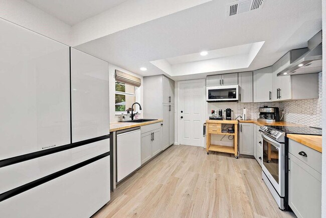 Building Photo - 11828 171st Ln N