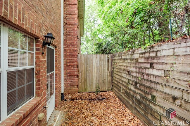 Building Photo - 205 Woodstone Dr