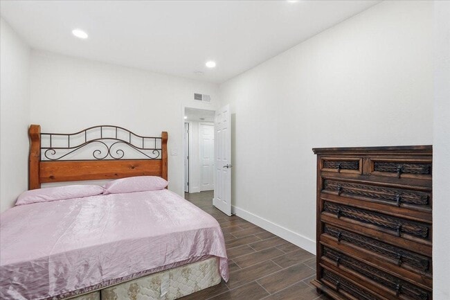 Building Photo - 38466 N Basin Rd