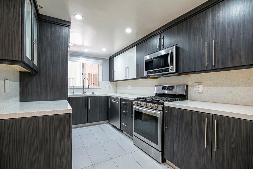 Building Photo - 15114 Sherman Way