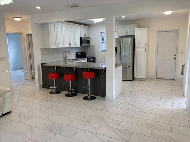 Building Photo - 5720 Sheridan St