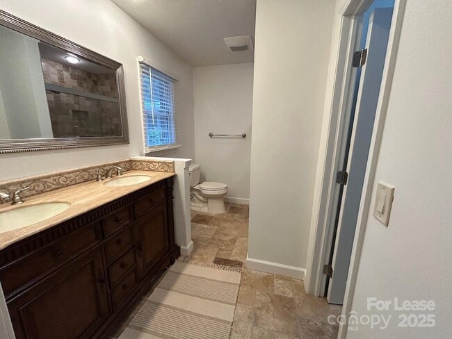 Building Photo - 10316 Whitethorn Dr