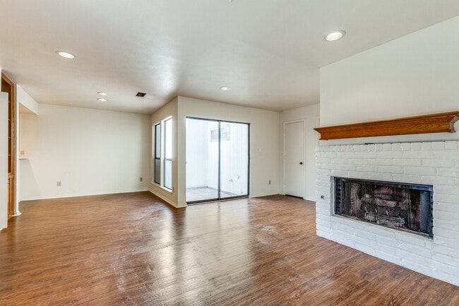 Building Photo - 3007 Allister St