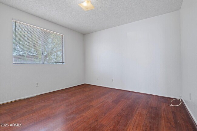 Building Photo - 9928 E Birchwood Ave