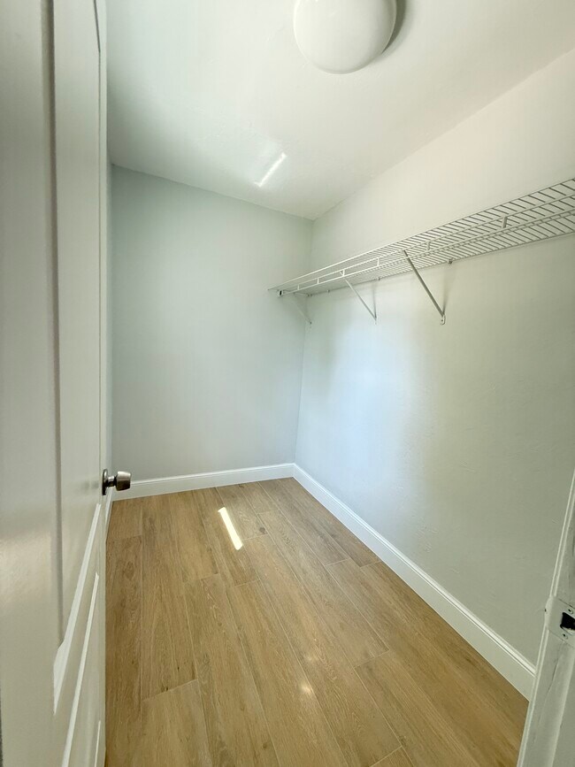 Building Photo - 25356 Pinson Dr