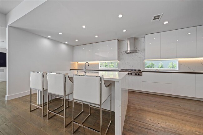 Building Photo - 1455 S Castello-