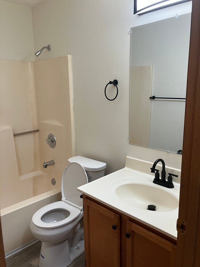 Building Photo - Ranch Style - Remodeled 2 Bedroom, 1 Bath ...
