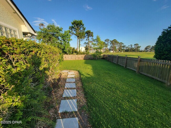 Building Photo - 633 Amberjack Dr