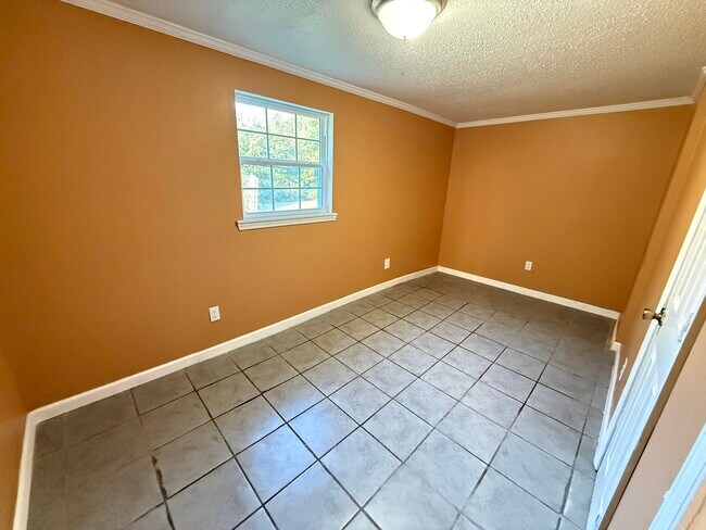 Building Photo - 4831 Saphire Ave