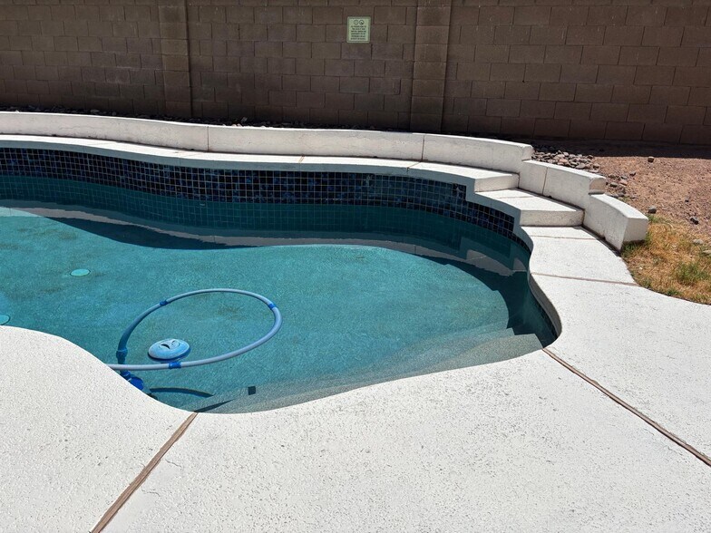 Building Photo - 3131 S Chatsworth Cir