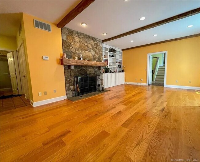 Building Photo - 14 Hemlock Rd