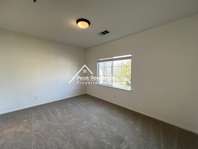 Building Photo - Spacious 3bd/3ba North Natomas Townhouse