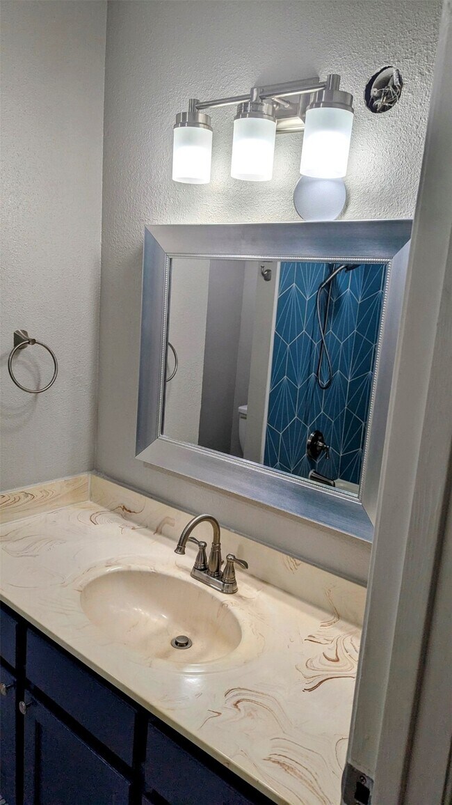 Building Photo - 2112 Greenbriar Colony Dr