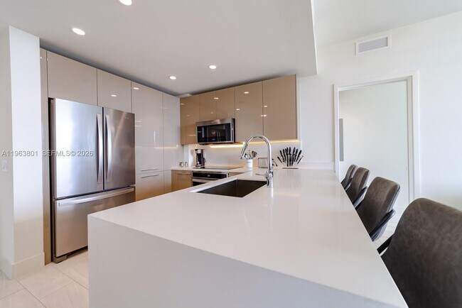 Building Photo - 2000 Metropica Wy