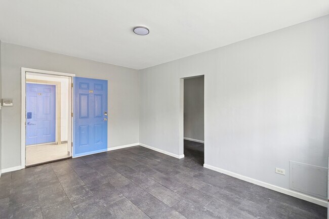 Building Photo - 6228 S Western Ave