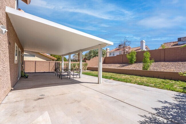 Building Photo - 26 Fantasia Ln