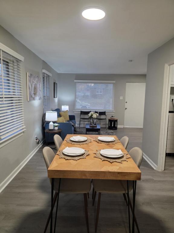 Building Photo - 7831 Trenton Ave