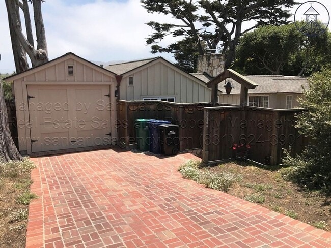 Building Photo - 3 Bed / 2 Bath Charming Carmel Point Home