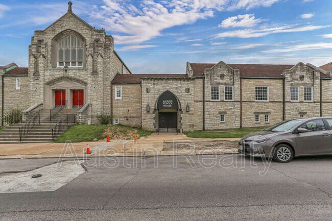 Building Photo - 5347 Nottingham Ave