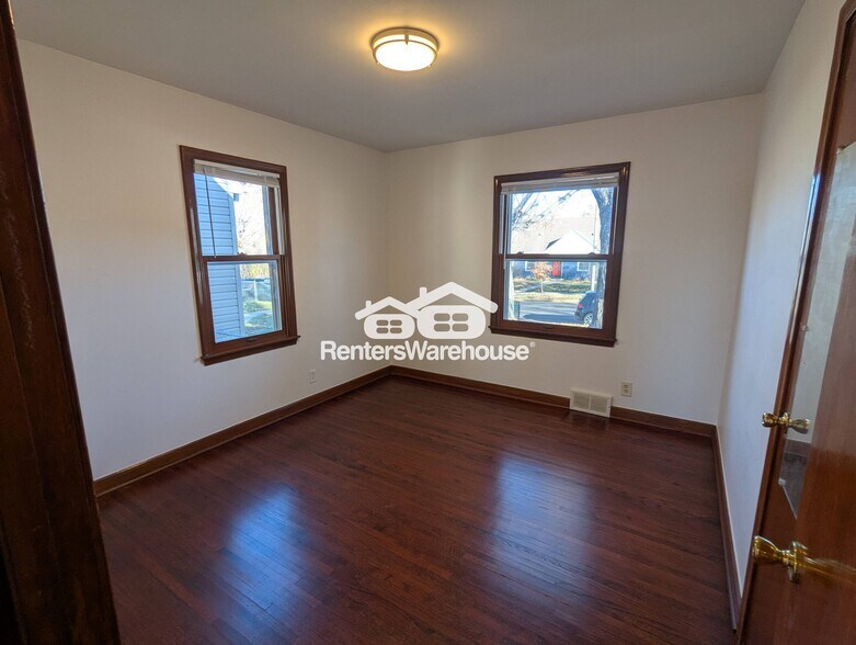 Building Photo - 5820 43rd Ave S