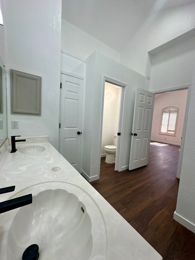Building Photo - 7979 Starry Night Dr