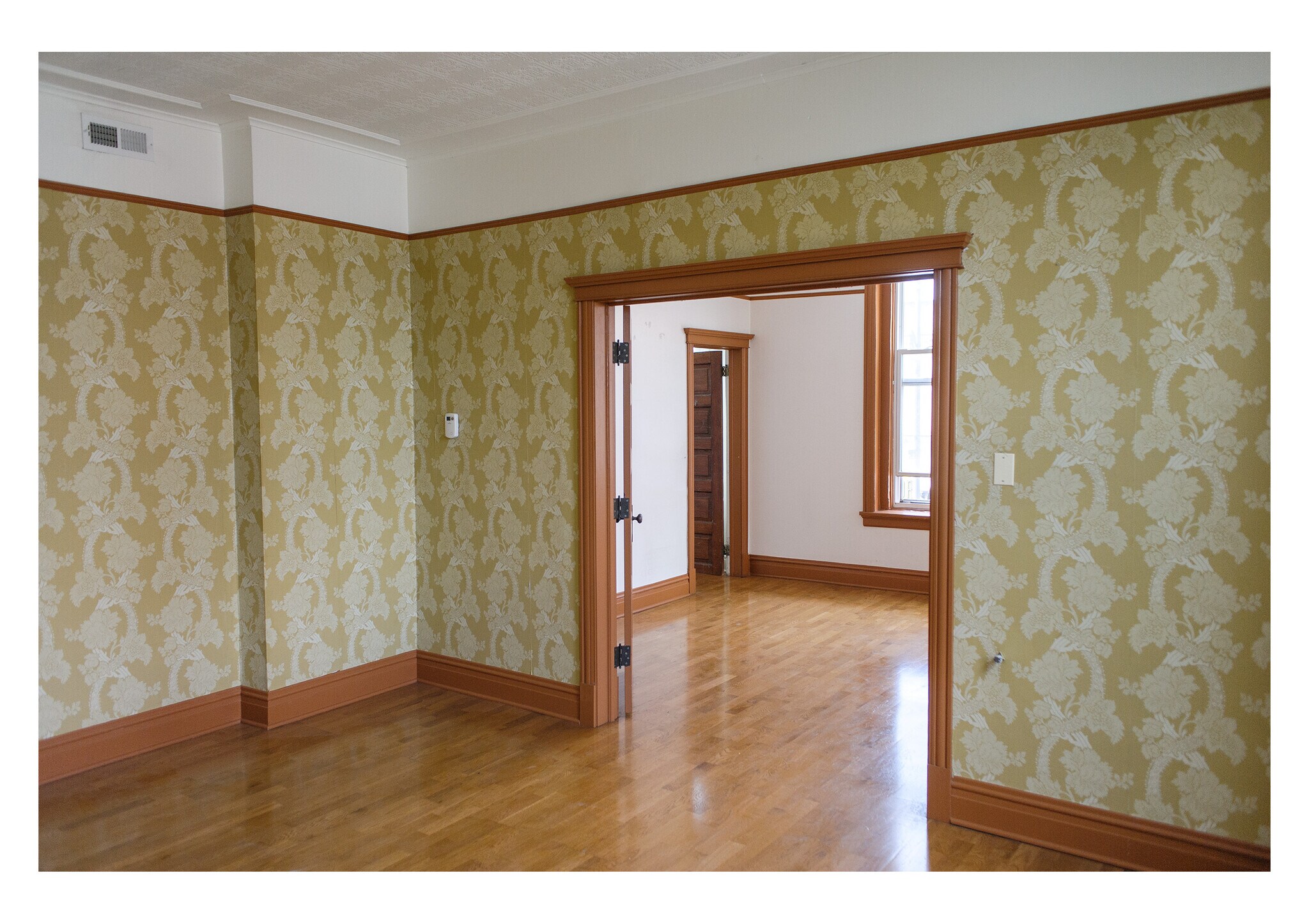 living 1 - 1501 W 18th St