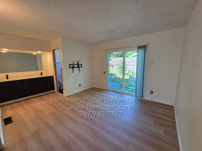 Building Photo - Charming updated 3-Bedroom, 2 bathroom Home with Expansive Outdoor Living in Rohnert Park