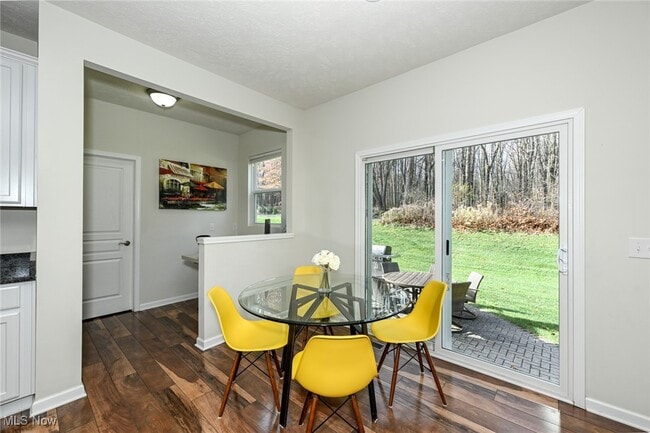 Building Photo - 4816 Lake View Dr