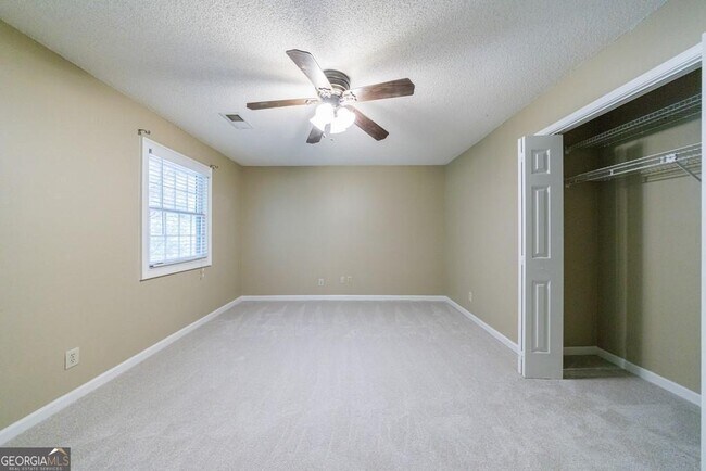 Building Photo - 10565 Shallowford Rd