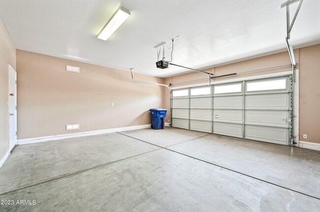 Building Photo - 1165 E Gail Dr