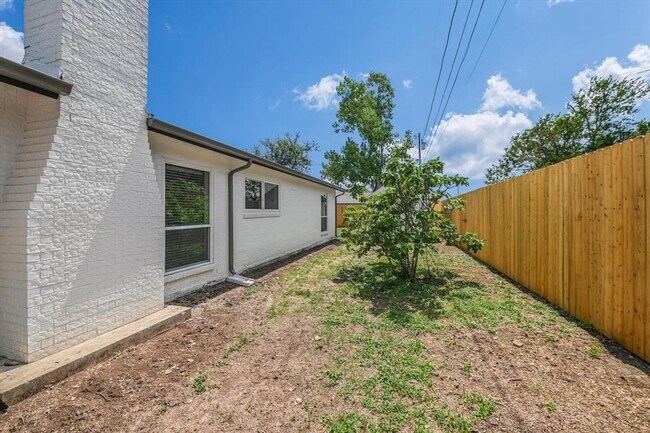 Building Photo - 1606 Normeadows Cir
