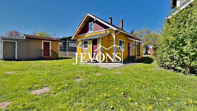 Building Photo - $300 Rent Credit - Well-kept ground-floor ...