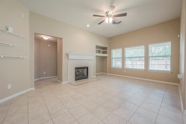Building Photo - 134 E Foxbriar Forest Cir