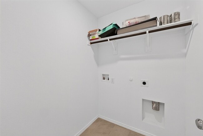 Building Photo - 320 Dewberry St