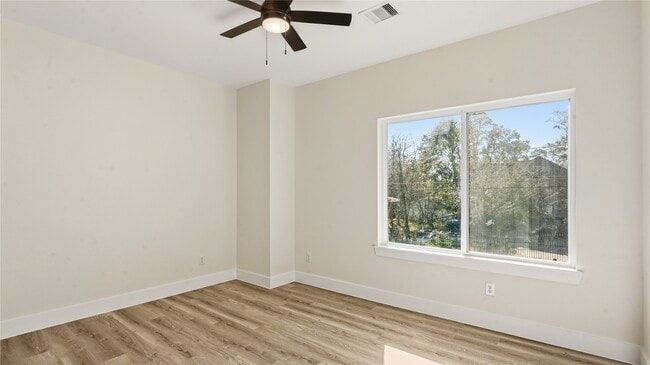 Building Photo - 1317 Knight St