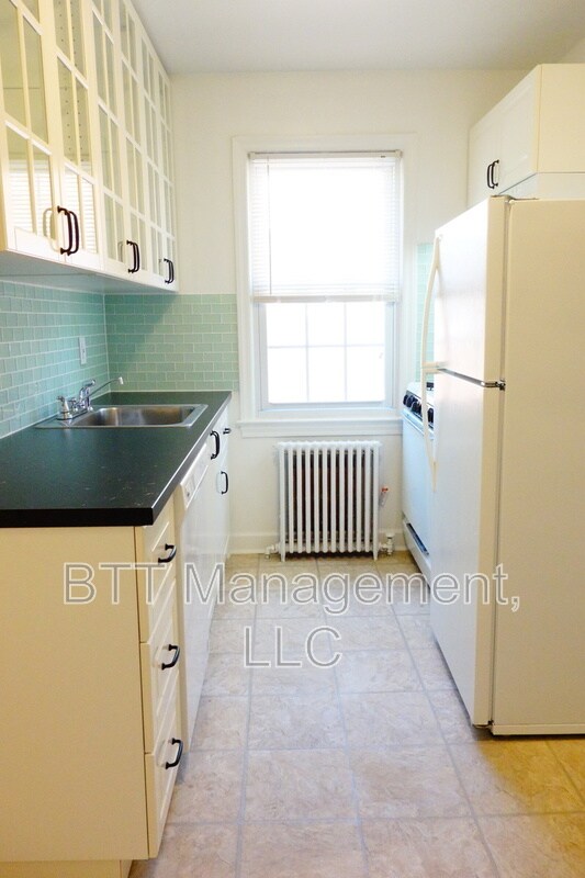 Building Photo - 812 Greenwood Cir