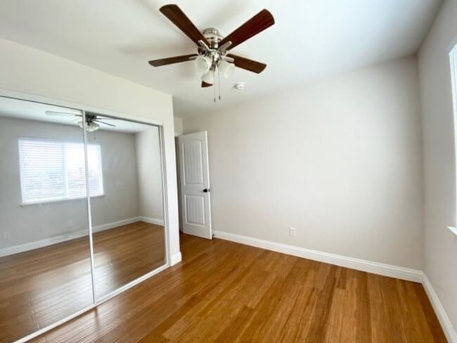 Building Photo - 3 Bedroom 2 Bath with View! (USD / Linda V...