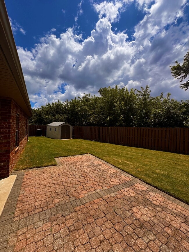 Building Photo - 6108 S 39th Pl