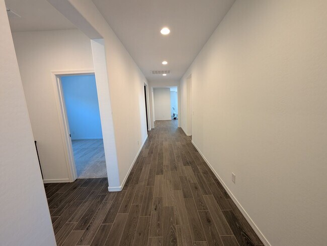 Building Photo - 4 Bedroom 3 Bathroom Parkside Los Cielos Home