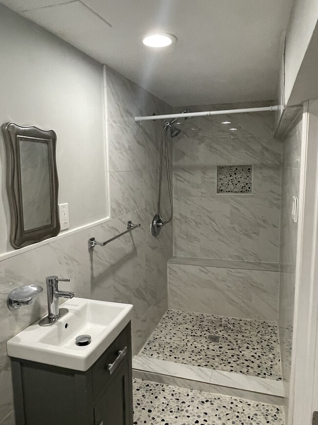 Spacious and updated bathroom - 1761 Hancock St