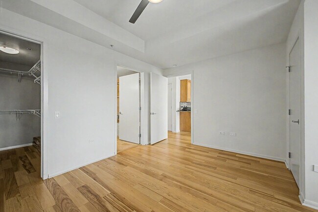 Building Photo - 7151 E Rancho Vista Dr