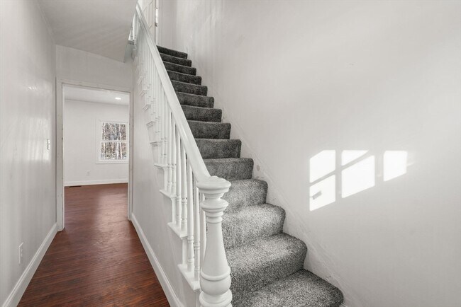 Building Photo - 99 Main St