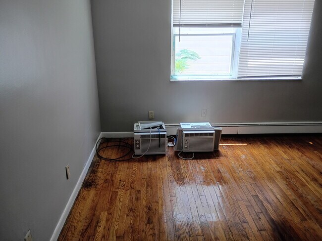 Building Photo - 1211 Wessels Ave