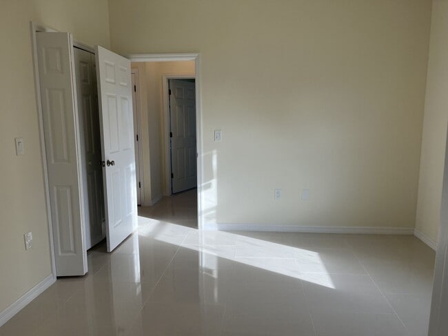 Building Photo - New-MOVE IN READY SW LEHIGH ACRES, 2 BED 2...