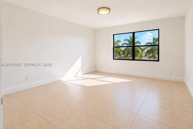 Building Photo - 8290 Lake Dr