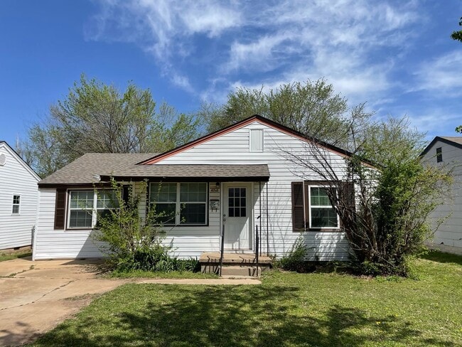 Primary Photo - Del City Three Bedroom - Complete Remodel!